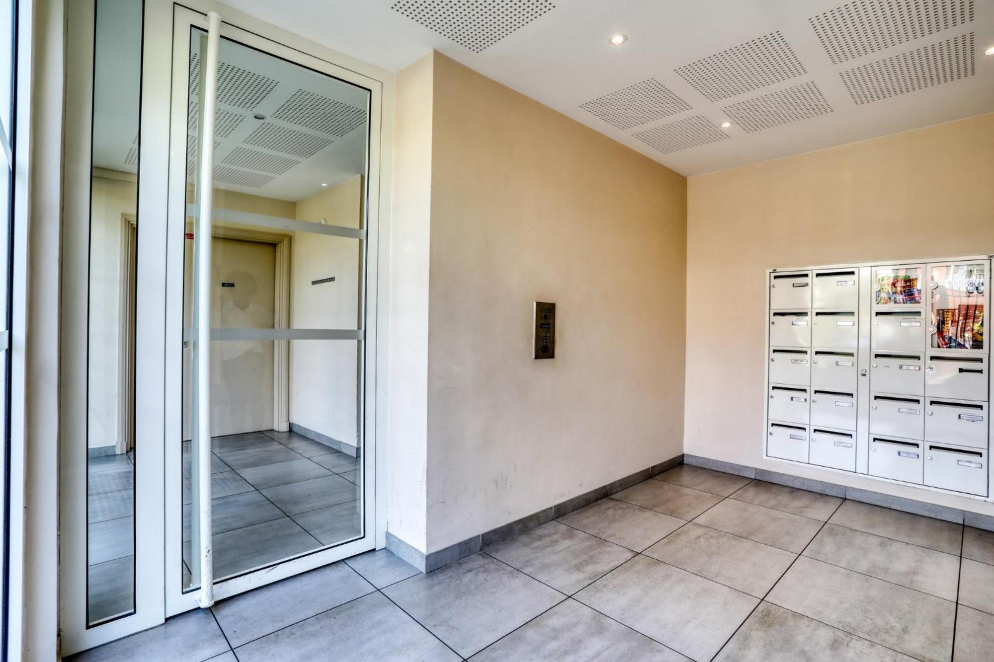 "Le Serenity ", Appartement Spacieux ,Balcon, Parking Prive Gratuit, Netflix, Proche Cdg Et Stade De France 斯坦 外观 照片